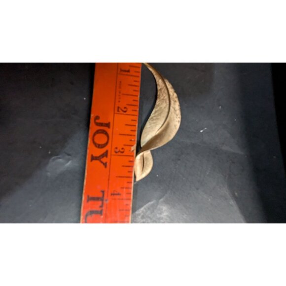 Vintage Crown Trifari Brushed Gold Tone Leaf Brooch & Clip-On Earrings  set - Picture 5 of 7